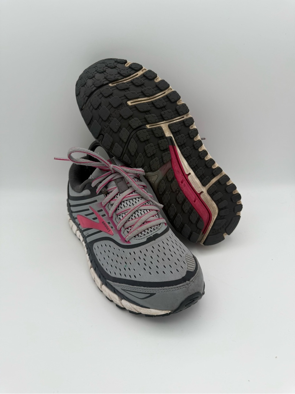 Women's Brooks Ariel 18 Gray Pink Athletic Comfort Running Walking Shoes Size 9